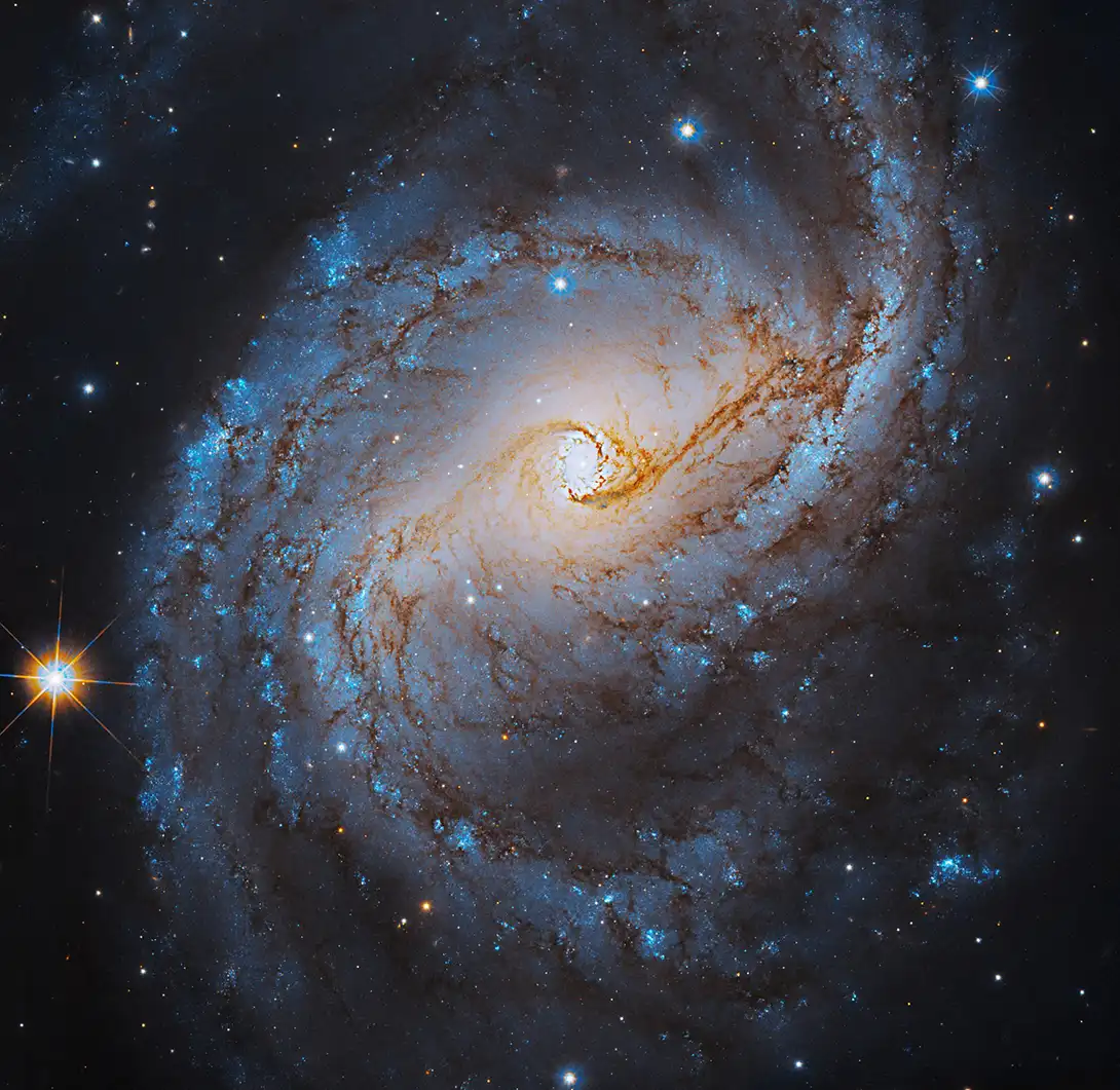 La galaxia espiral barrada NGC 6951