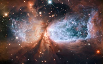 La Nebulosa Sharpless 2-106, el Ángel de Nieve Cósmico