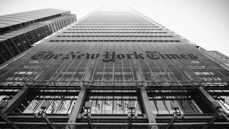 El New York Times demanda a OpenAI y Microsoft por utilizar sus artículos sin permiso