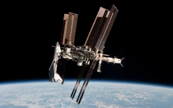 El transbordador espacial Endeavour acoplado a la Estación Espacial Internacional