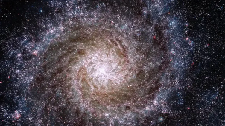La Galaxia Fantasma fotografiada por el telescopio espacial James Webb