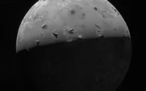 Juno ha fotografiado la luna Ío desde solo 1.500 kilómetros de distancia