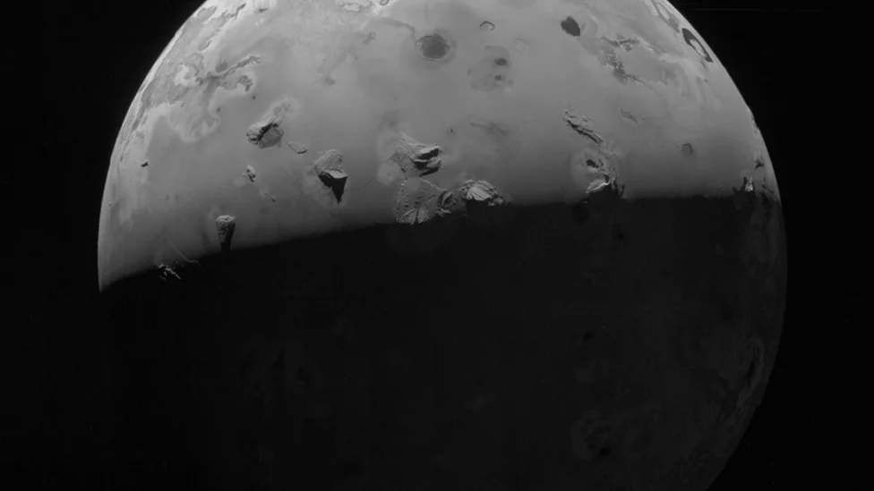 Juno ha fotografiado la luna Ío desde solo 1.500 kilómetros de distancia