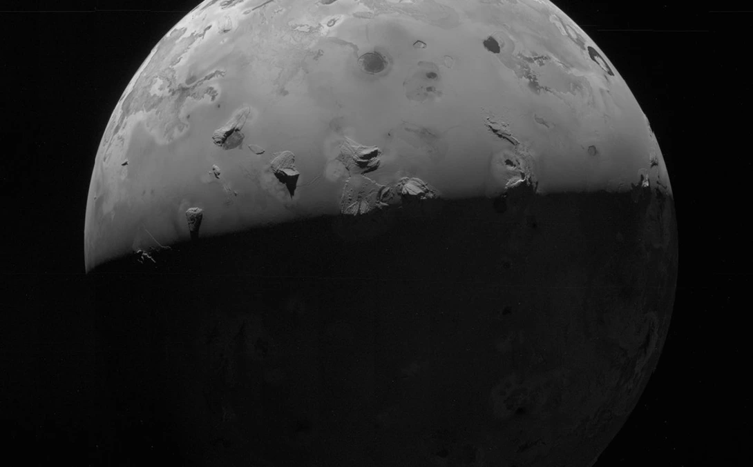 Juno ha fotografiado la luna Ío desde solo 1.500 kilómetros de distancia