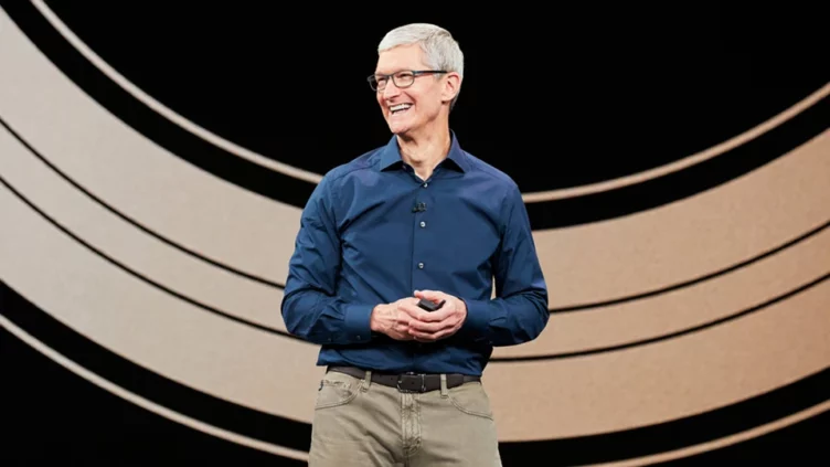 Tim Cook justifica el precio del Vision Pro porque "es la tecnología del mañana, hoy"