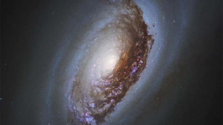 La galaxia del Ojo Negro