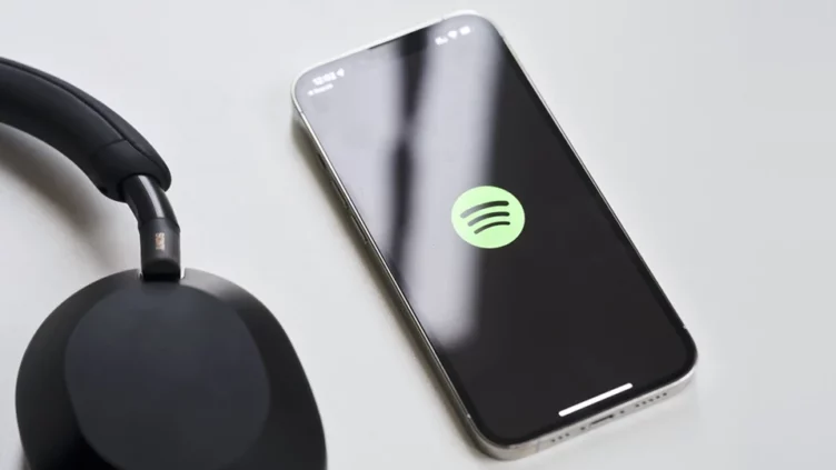 Spotify afirma que Apple bloquea las actualizaciones para su app