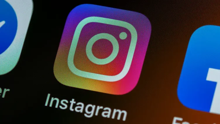 Instagram alertará a los padres si sus hijos buscan contenidos relacionados con el suicidio o las autolesiones