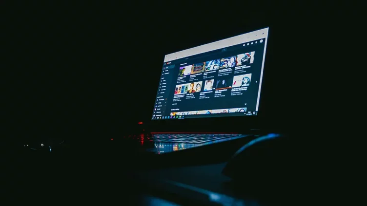 YouTube está ocultando comentarios y descripciones de sus vídeos a quienes usan ad-blockers